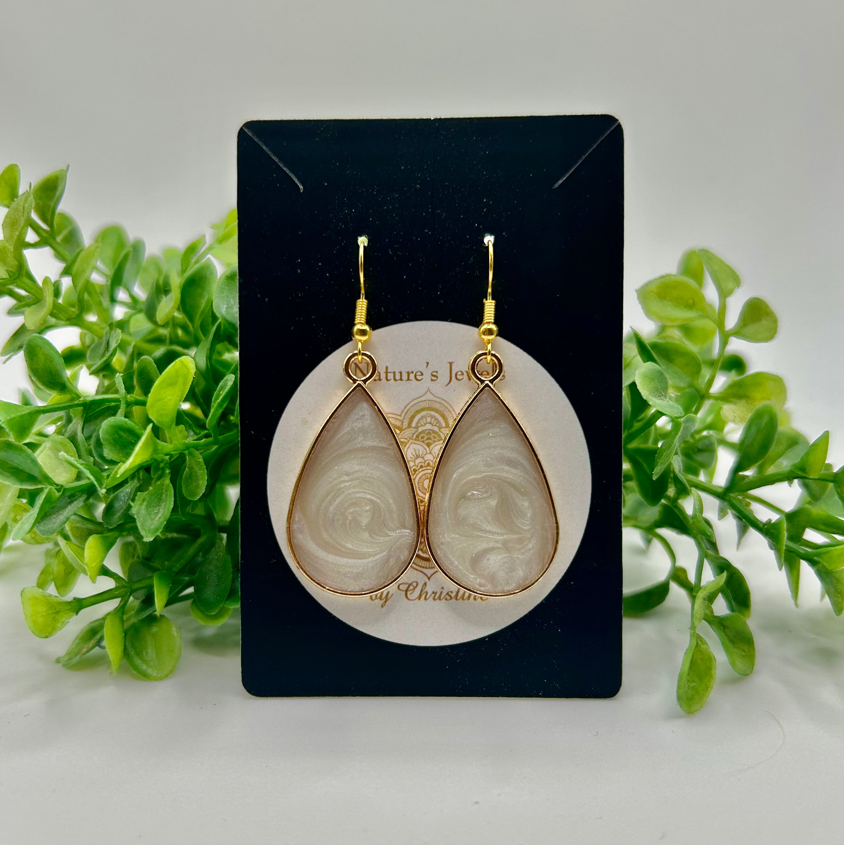 Ivory Swirl Teardrop